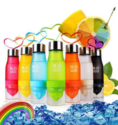 Bouteille Presse Agrumes "H2O Drink More Water" - 7 coloris disponibles
