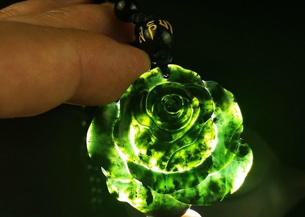 Collier & Pendentif Jade Vert en forme de Rose