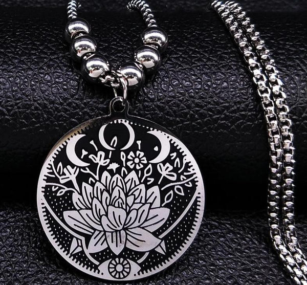 Collier avec pendentif en Fleur de Lotus